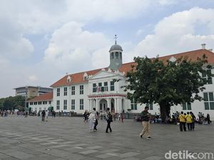 Imbas Demo, Kunjungan ke Kota Tua Merosot Drastis
