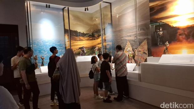 Warga liburan cuti bersama HUT RI ke Kota Tua, Jakarta