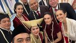 Pesona Velove Vexia dan Wulan Guritno Berkebaya Beludru Merah Marun