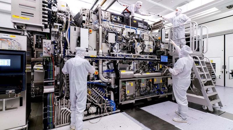 Xizhi, mesin litografi berkas elektron (e-beam) yang dikembangkan oleh Universitas Zhejiang, China