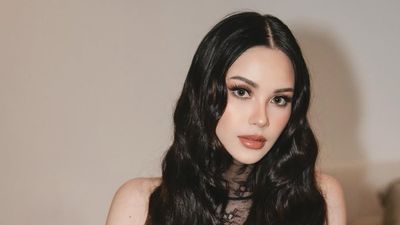 8 Gaya Serba Hitam Aaliyah Massaid & Alyssa Daguise di Pernikahan Nazla Alifa