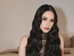 8 Gaya Serba Hitam Aaliyah Massaid & Alyssa Daguise di Pernikahan Nazla Alifa 8 Gaya Serba Hitam Aaliyah Massaid & Alyssa Daguise di Pernikahan Nazla Alifa