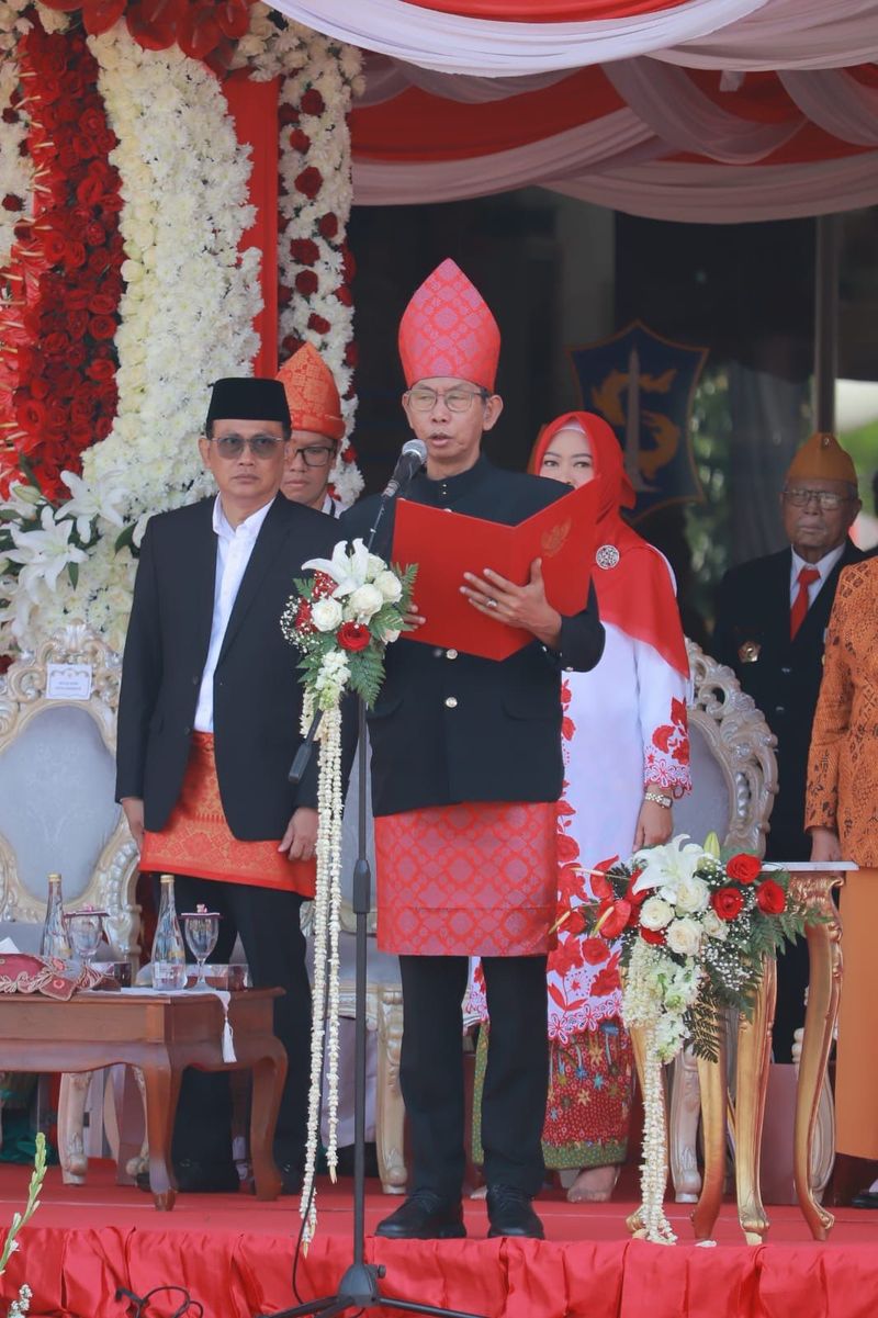Adi Sutarwijono, Ketua DPRD Kota Surabaya.