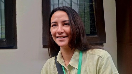 Aktris Dahlia Poland seusai menjalani mediasi perceraian dengan suaminya, Fandy Christian, di PA Badung, Bali, Selasa (19/8/2025). (Fabiola Dianira/detikBali)