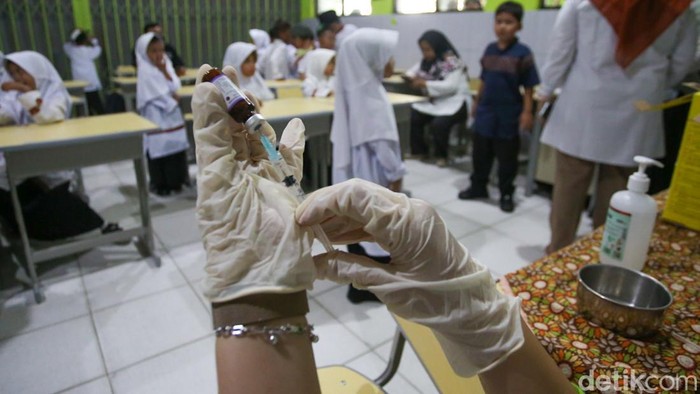 Pemerintah mengadakan Bulan Imunisasi Anak Sekolah (BIAS) 2025 pada bulan Agustus dan November. Program ini menyasar pelajar SD di seluruh Indonesia, Selasa (19/8/2025).