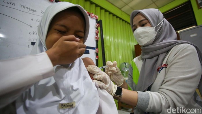 Antusiasme Pelajar Jalani Imunisasi HPV Pemerintah mengadakan Bulan Imunisasi Anak Sekolah (BIAS) 2025 pada bulan Agustus dan November. Program ini menyasar pelajar SD di seluruh Indonesia, Selasa (19/8/2025).
