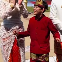 Kemenangan tersebut langsung disambut dengan bahagia, terutama anak kedua Arumi. “Qeinan super bahagia lho.. bahkan sudah mempersiapkan nama buat si kambing nantinya,” tulis wanita 31 tahun tersebut. Foto: Instagram Arumi Bachsin