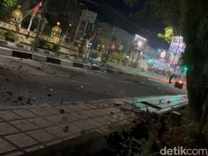 Polisi Bubarkan Massa Demo Tolak Kenaikan PPB di Kantor Bupati Bone