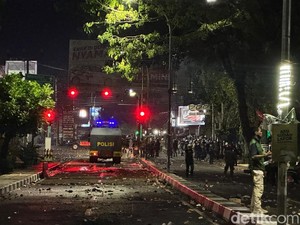 Demo Kenaikan PBB di Kantor Bupati Bone Ricuh Berujung Polisi-Satpol PP Luka