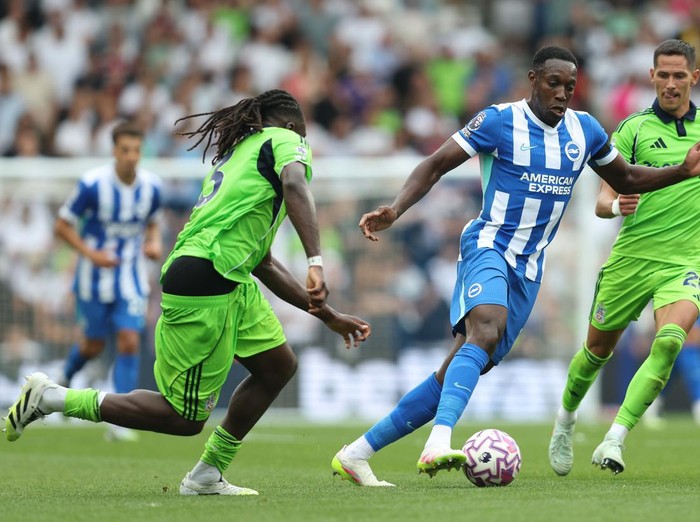 BRIGHTON, ENGLAND - AUGUST 16: Danny Welbeck of Brighton & Hove Albion battles for the ball with Calvin Bassey & Sasa Lukic of Fulham during the Premier League match between Brighton & Hove Albion and Fulham at Amex Stadium on August 16, 2025 in Brighton, England. (Photo by Crystal Pix/MB Media/Getty Images)