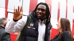 Calvin Bassey, Bek Fulham dan Gaya Celana Kedodorannya