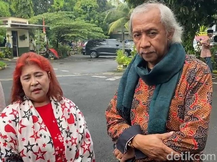 orang tua chikita meidy
