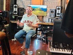 Album Sepuluh Windu Indonesia Merdeka Doli Tandjung di Hari Kemerdekaan