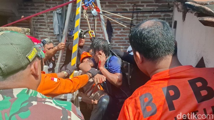 Evakuasi ES oleh BPBD Jombang
