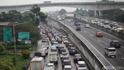 Exit Tol Petukangan Ciledug Macet Parah Hingga Siang