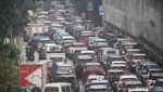 Exit Tol Petukangan Ciledug Macet Parah Hingga Siang