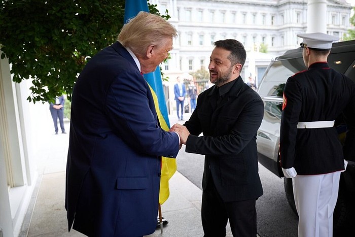WASHINGTON D.C., UNITED STATES - AUGUST 19: (----EDITORIAL USE ONLY - MANDATORY CREDIT - UKRAINIAN PRESIDENCY / HANDOUT - NO MARKETING NO ADVERTISING CAMPAIGNS - DISTRIBUTED AS A SERVICE TO CLIENTS----) Ukrainian President Volodymyr Zelenskyy (2nd L) meets with US President Donald Trump in Washington D.C., United States on August 19, 2025. Zelenskyy stated that Ukraine is ready for any format of negotiations, including a bilateral meeting with Russia at the leadership level. (Photo by Ukrainian Presidency / Handout/Anadolu via Getty Images)