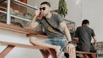 Gaya Santai Didi Riyadi Nongkrong di Warteg hingga Tukang Sate Kaki Lima