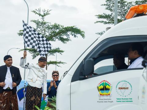 Gubernur Jateng, Ahmad Luthfi, saat menghadiri upacara Hari Jadi ke-80 Jateng di KEK Industropolis Batang, Selasa (19/8/2025).