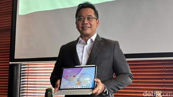 Edy Supartono, Training Director Huawei CGB Indonesia, saat merilis Huawei MatePad 11.5 (2025) di Jakarta. Foto: detikINET/ Rizqy Nur Amalia