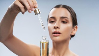 Gen Z Terobsesi Skincare Anti-Aging, Dokter Kulit Peringatkan Dampak Buruknya Gen Z Terobsesi Skincare Anti-Aging, Dokter Kulit Peringatkan Dampak Buruknya