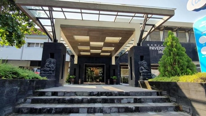 Ilustrasi tampilan bagian depan gedung Gadjah Mada University Club Hotel atau University Club Hotel UGM.