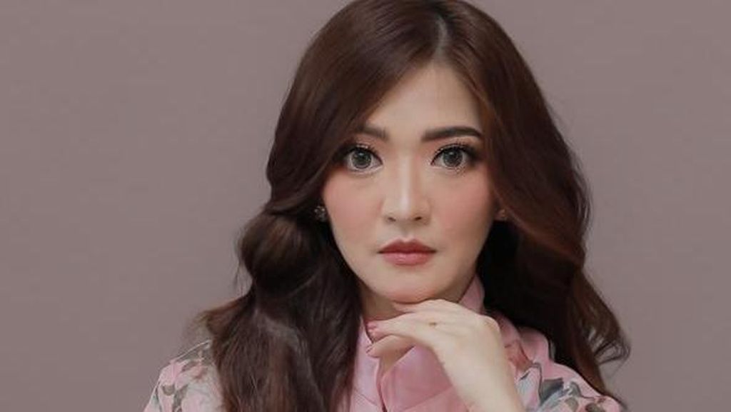 Itammar Sembiring Kenang Suami Tercinta Lewat Secepat Ini
