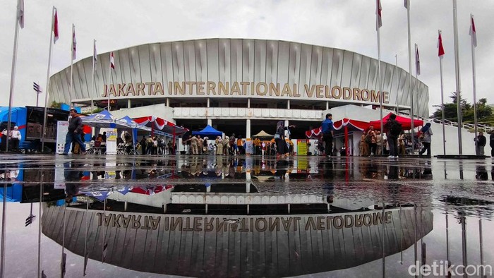 Sejumlah pencari kerja memadati Jakarta Jobfest 2025 di Jakarta Internasional Velodrome, Jakarta, Selasa (19/08/2025).