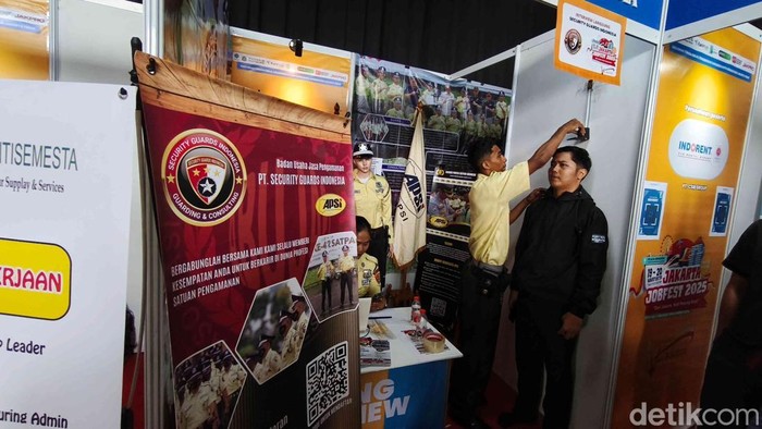 Jakarta Jobfest 2025 Diserbu Pemburu Peluang Karier Sejumlah pencari kerja memadati Jakarta Jobfest 2025 di Jakarta Internasional Velodrome, Jakarta, Selasa (19/08/2025).