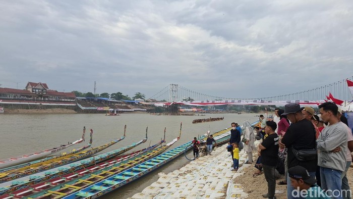 Jalur yang mulai parkir di Tepian Narosa. (Foto: Dok Raja Adil Siregar/detikSumut).