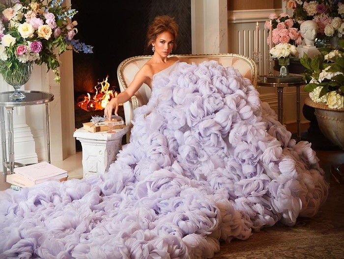 Jennifer Lopez Pakai Gaun Monica Ivena