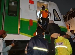 Saking Paniknya Penumpang Commuter Line Sampai Loncat dari Gerbong