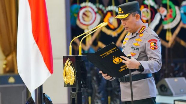 Kapolri Jenderal Listyo Sigit Prabowo resmi melantik Irwasum Polri dan Kapolda Sulbar. Selain itu, ada 12 pati Polri yang sertijab. Ini daftarnya. (dok Polri)