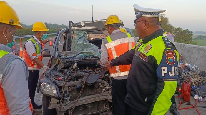Kecelakaan di Tol Jombang hingga 3 tewas