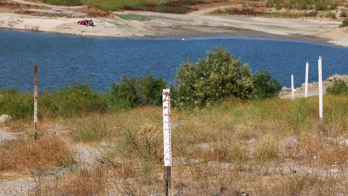 Gauges to measure water levels stand on dry terrain near the low waters of Turkmenli Dam, as drought conditions continue to affect water levels, in Marmara Ereglisi, in the northwestern Tekirdag province, Turkey, August 11, 2025. REUTERS/Dilara Senkaya