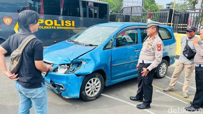 Kendaraan kepala dinas di Bengkulu usai tabrak warga sedang jogging