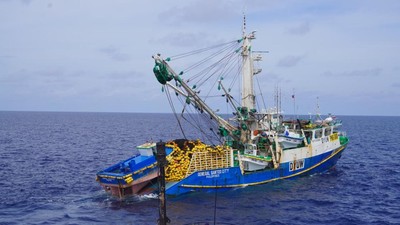 KKP Ringkus Kapal Ikan Ilegal Filipina Berukuran 754 GT di Samudera Pasifik