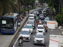 Lalin Grogol Arah Cengkareng Padat Imbas Perbaikan Manhole