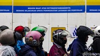 Kemacetan disebabkan proyek galian pipa air di depan Sepolwan.