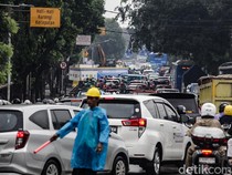 Lalin Lebak Bulus Macet Parah Imbas Proyek Galian di Pasar Jumat