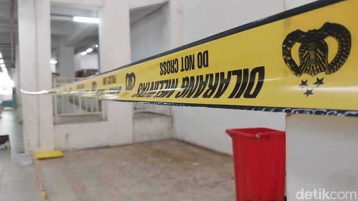 Lokasi kecelakaan diberi garis polisi
