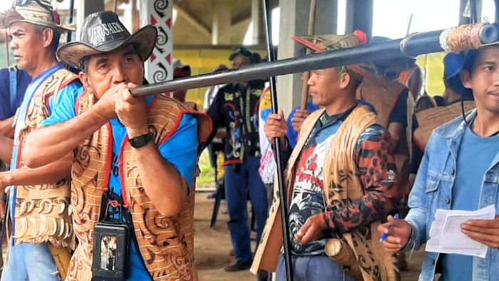 Lomba Sumpit khas Dayak meriahkan HUT ke-80 RI di Krayan Selatan.