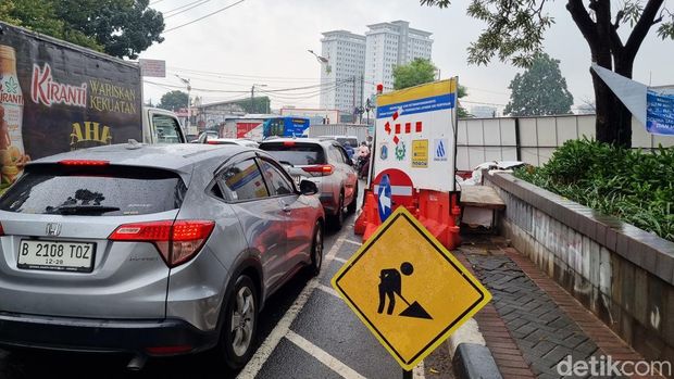 Macet panjang di Ciputat arah Lebak Bulus. (Taufiq/detikcom)