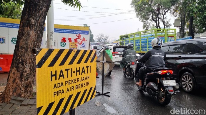 Macet panjang di Ciputat arah Lebak Bulus. (Taufiq/detikcom)