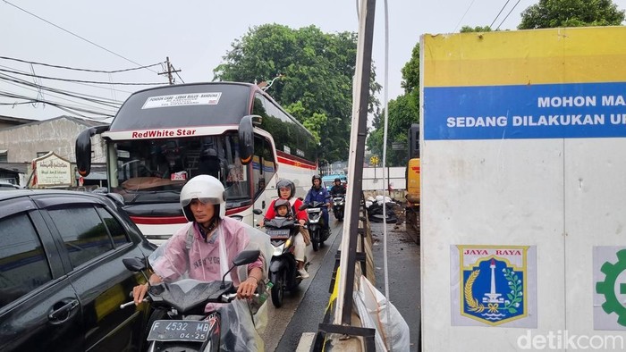 Macet panjang di Ciputat arah Lebak Bulus. (Taufiq/detikcom)