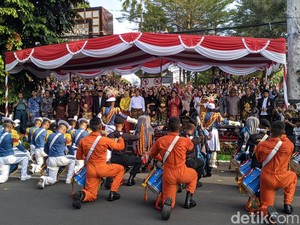 Parade Budaya HUT RI di Mataram, Ribuan Warga Padati Jalan Pejanggik