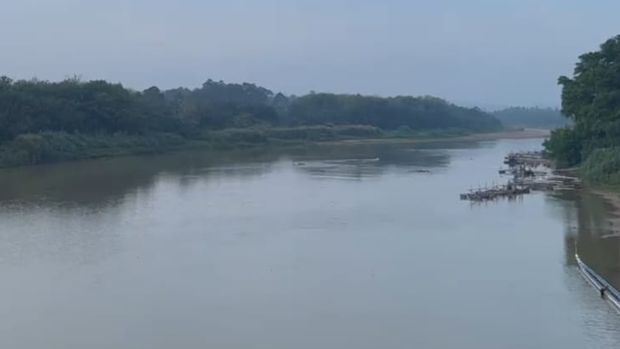 Pemandangan Sungai Kuantan, Kuantan Singingi, Riau yang kini lebih jernih, Selasa (19/8/2025)./Foto: dok. Istimewa/Polda Riau
