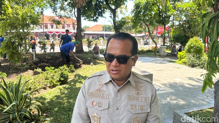 Pembersihan Taman Apsari Surabaya