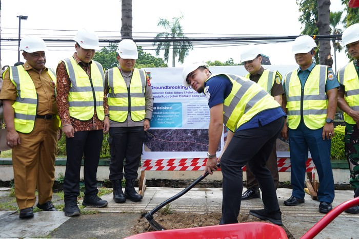 Pemerintah Kota Cilegon melalui Wali Kota Cilegon, Robinsar menggelar groundbreaking penurunan kabel udara (relokasi) fiber optic pada ruas jalan protokol Kota Cilegon.