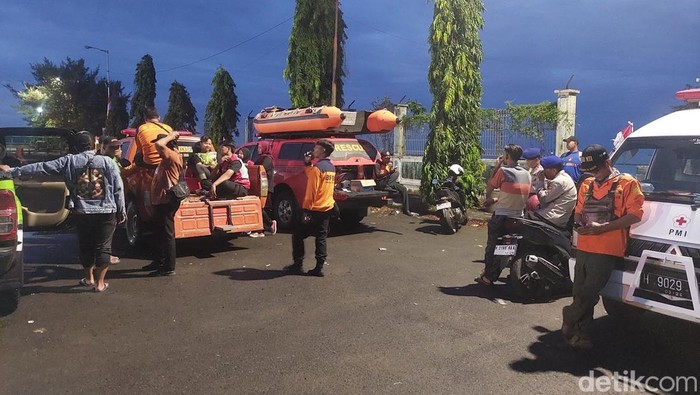 Suasana pencarian ABK di perairan Kendal